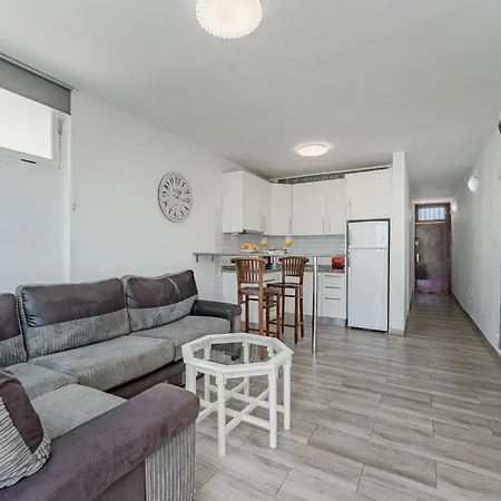 Apartment Primavera Tranquil Retreat 2-bedroom With Balcony, Garden View & Fiber Wifi *