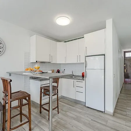 Primavera Tranquil Retreat 2-bedroom With Balcony, Garden View & Fiber Wifi Apartamento Arona (Tenerife)