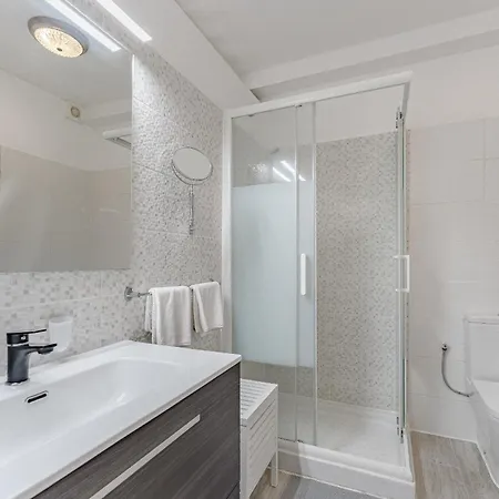 Primavera Tranquil Retreat 2-bedroom With Balcony, Garden View & Fiber Wifi Apartamento