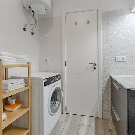 Apartment Primavera Tranquil Retreat 2-bedroom With Balcony, Garden View & Fiber Wifi Arona (Tenerife)