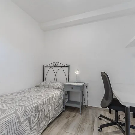 Primavera Tranquil Retreat 2-bedroom With Balcony, Garden View & Fiber Wifi * Arona (Tenerife)