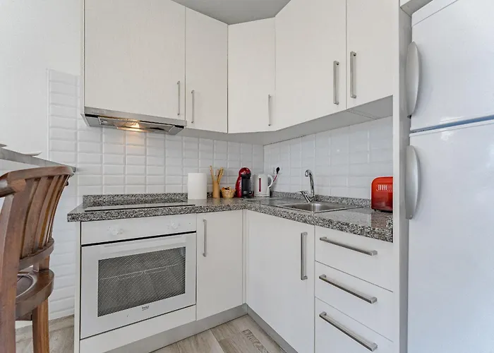 アパート Primavera Tranquil Retreat 2-bedroom With Balcony, Garden View & Fiber Wifi アロナ