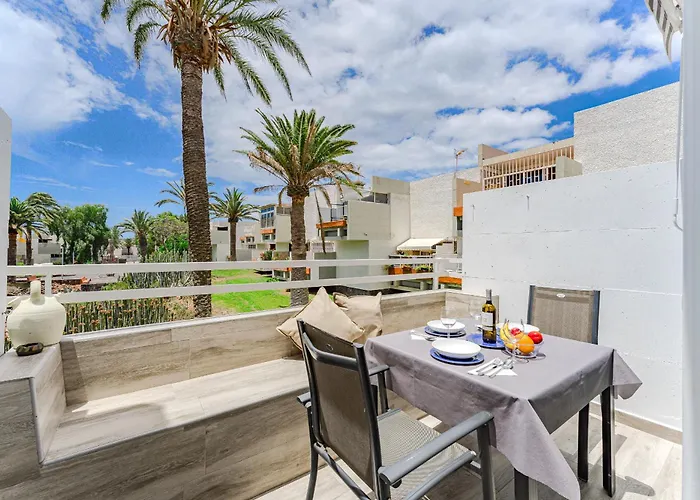 アパート Primavera Tranquil Retreat 2-bedroom With Balcony, Garden View & Fiber Wifi アロナ