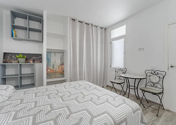 Primavera Tranquil Retreat 2-bedroom With Balcony, Garden View & Fiber Wifi アパート *